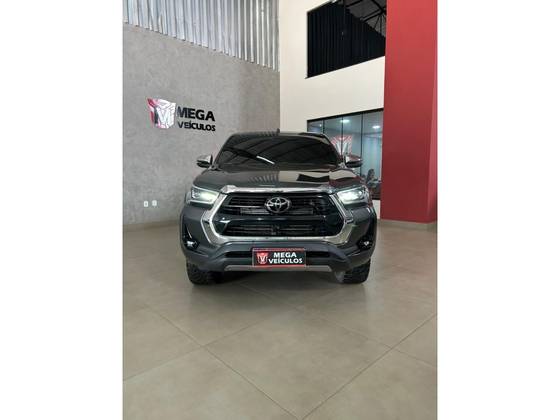 TOYOTA HILUX 2.8 D-4D TURBO DIESEL CD SRX 4X4 AUTOMÁTICO TOYOTA HILUX 2.8 D-4D TURBO DIESEL CD SRX 4X4 AUTOMÁTICO